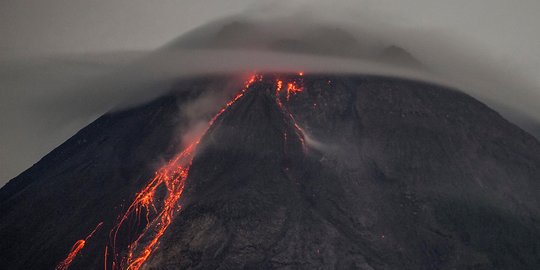 Gunung Merapi Meluncurkan Tujuh Kali Awan Panas Guguran