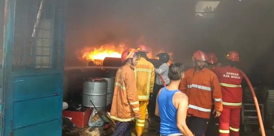 Pabrik Fiber Glass di Bogor Hangus Gara-Gara Warga Bakar Sampah, Kerugian Rp700 Juta