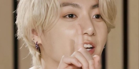 Jungkook BTS Pakai Baju Transparan, Suga Diam Terpaku Melihatnya