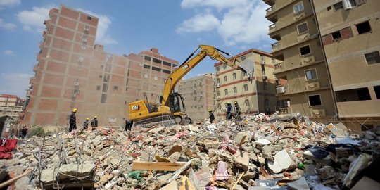 Apartemen Ambruk di Mesir, Belasan Tewas