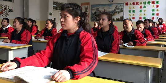 China Gencarkan Penggunaan Bahasa Mandarin di Sekolah-Sekolah di Xinjiang