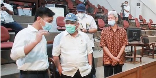 Blusukan Bareng, Cara Duduk Gibran Rakabuming di Depan Menteri PUPR Jadi Sorotan