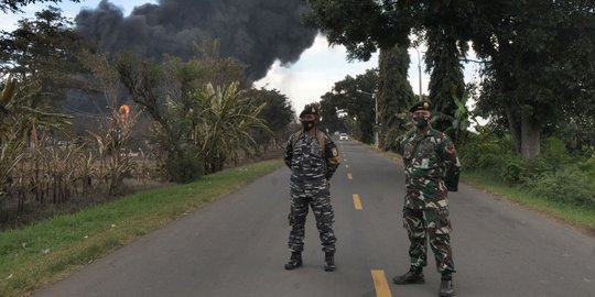 Dijaga TNI, Jalan Raya Balongan-Indramayu Ditutup Total