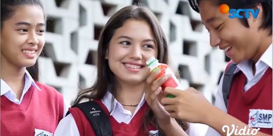 4 Momen Kiesha Alvaro & Saskia Chadwick Main di Sinetron Dari Jendela SMP, Romantis