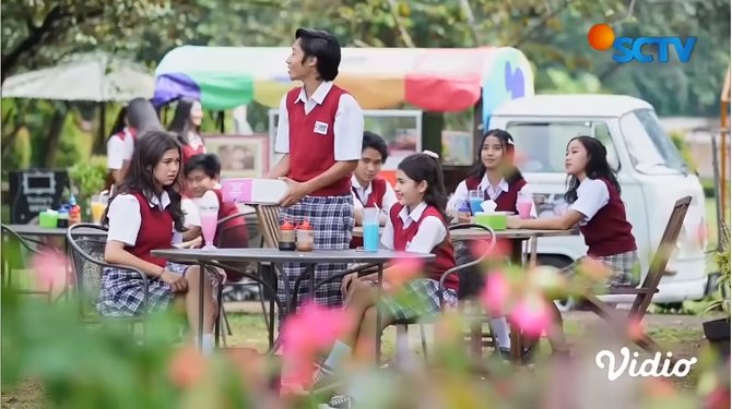 curi perhatian ini momen kiesha alvaro amp saskia chadwick bermain di dari jendela smp