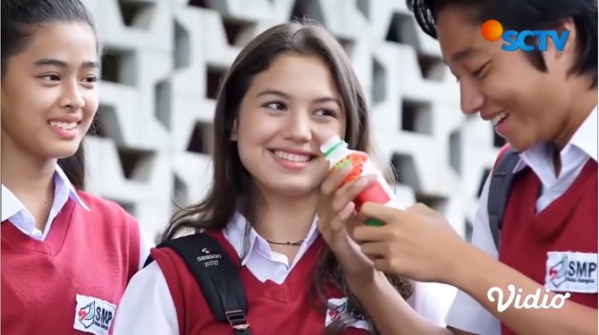 curi perhatian ini momen kiesha alvaro amp saskia chadwick bermain di dari jendela smp