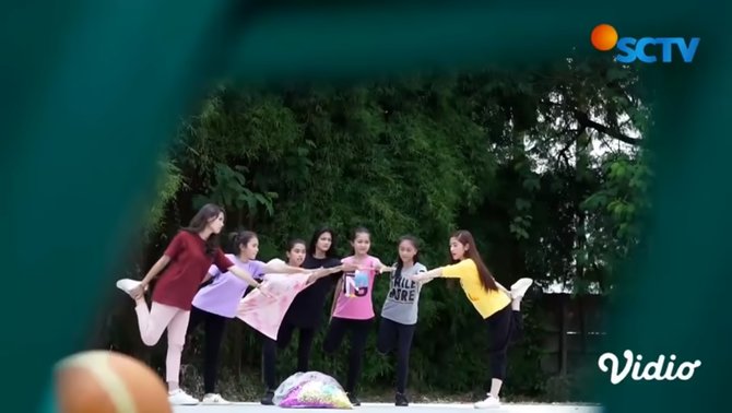 curi perhatian ini momen kiesha alvaro amp saskia chadwick bermain di dari jendela smp