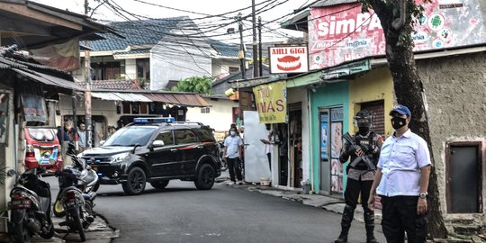 Rumah Terduga Teroris di Sukabumi Digeledah Densus 88, Sejumlah Barang Bukti Disita
