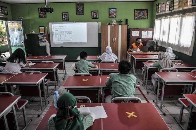 siswa sd di bekasi kembali sekolah tatap muka