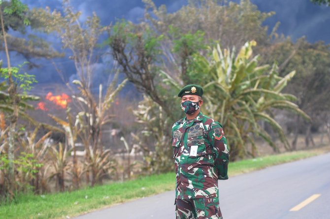 jalan raya balongan indramayu ditutup