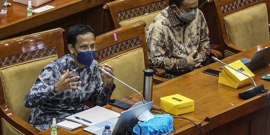 Mendikbud Minta Pemerintah Daerah Prioritaskan Vaksinasi Bagi Guru