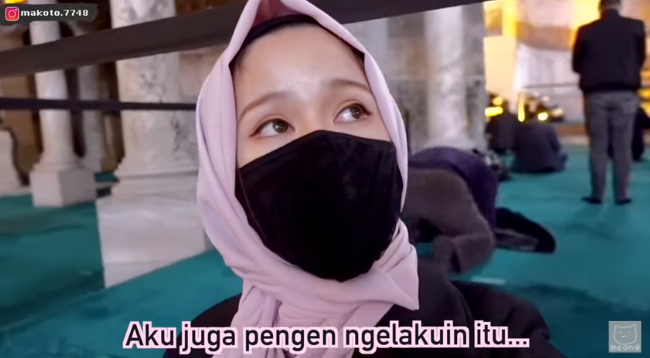 cewek jepang pertama kali lihat salat berjamaah