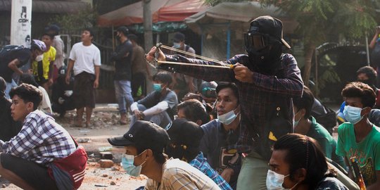 Pemberontak Myanmar Ancam Serang Balik Militer Jika Demonstran Terus Dibunuhi