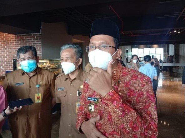 bupati sidoarjo ahmad muhdlor ali tanggapi anggaran rp34 miliar untuk vaksinasi covid 19 mandiri warga miskin