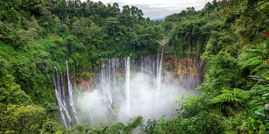 Eksotisnya Air TerjunTumpak Sewu, Disebut Niagara Indonesia