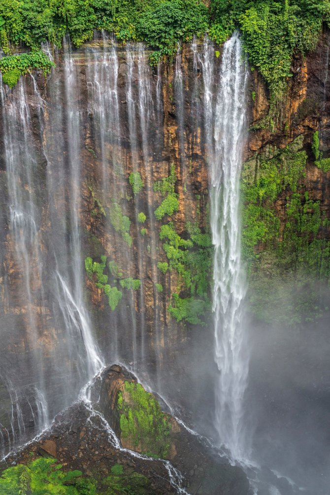 menyibak pesona air terjun tumpak sewu surga di lereng semeru