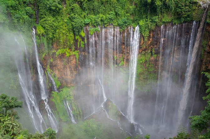 menyibak pesona air terjun tumpak sewu surga di lereng semeru