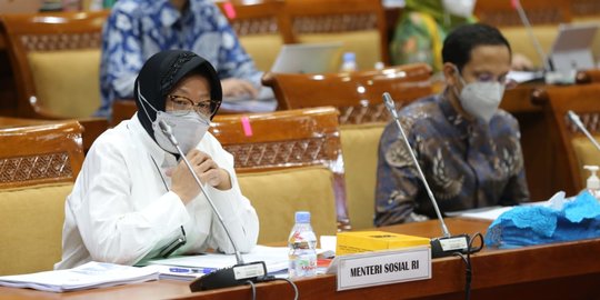 Tak Ada Anggaran, Mensos Risma Hentikan Bantuan Sosial Tunai