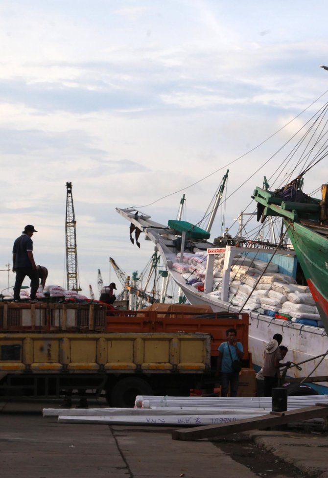 pelabuhan kalimas urat nadi perekonomian rakyat surabaya