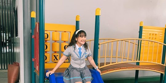Penampilan Prilly Pakai Seragam Sekolah Bikin Pangling, Masih Cocok Jadi Anak TK