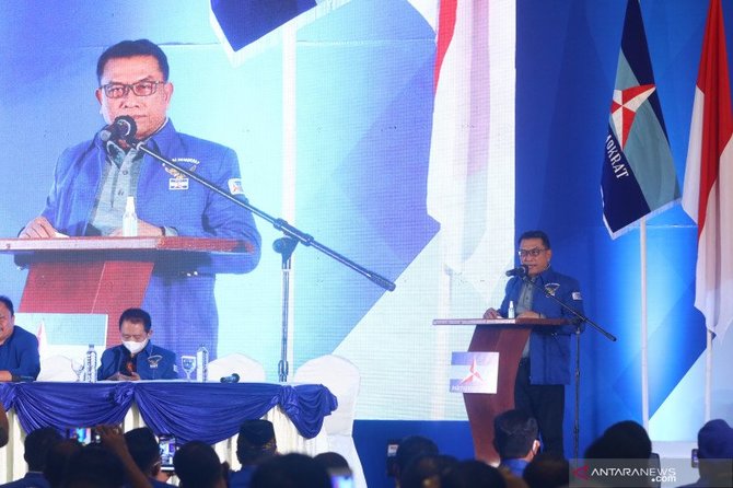 moeldoko menyampaikan pidato saat klb partai demokrat