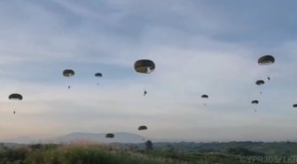 momen pasukan yonif tengkorak menyerbu dari langit butuh nyali besar