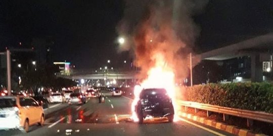 Mobil Terbakar di Tol Pancoran
