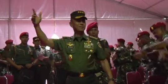 Jarang Terekspos, Ini Potret Kebersamaan Eks Kasad Mulyono Bersama Istri dan Anak