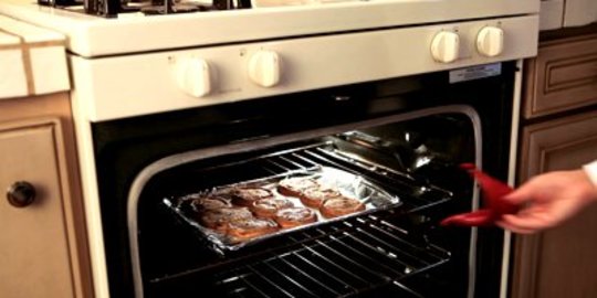 Mengenal Perbedaan Oven dan Microwave, Jangan Sampai Salah Pilih