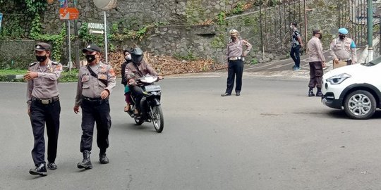 Polres Sukabumi Sekat Kendaraan ke Objek Wisata Selama Musim Libur