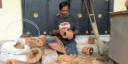 Cerita Penyandang Disabilitas Kreatif di Jombang, Sulap Limbah Jadi Karya