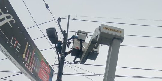 Hujan dan Angin Melanda Kawasan Anyer Serang, Listrik Padam 10 Jam