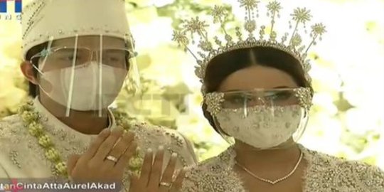 Resmi Jadi Pasangan Suami Istri, Atta Halilintar dan Aurel Menitikan Air Mata