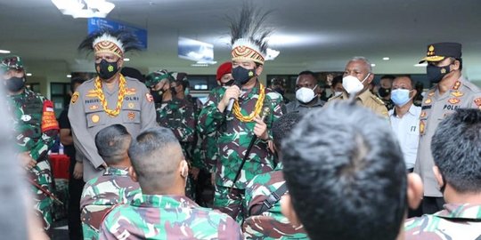 Panglima TNI Tinjau Vaksinasi 1.855 Prajurit TNI di Manokwari