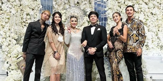 Penampilan Jessica Iskandar di Nikahan Atta-Aurel Bikin Salfok, Gandeng Pria Tampan