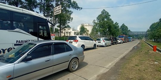 Libur Panjang, Jalur Menuju Wisata Pantai Anyer Macet Parah