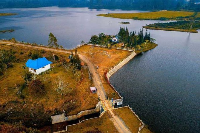 asri dan eksotis intip keindahan danau aek natonang di samosir