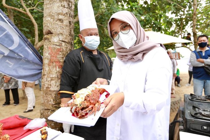 festival lobster pertama di ri sukses digelar di banyuwangi