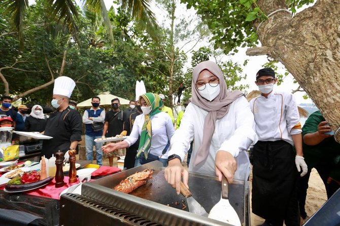 festival lobster pertama di ri sukses digelar di banyuwangi