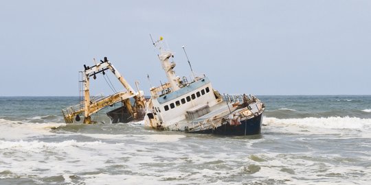 Tewaskan 2 Orang & 15 Lainnya Hilang, Begini Kronologi Tabrakan Kapal di Indramayu