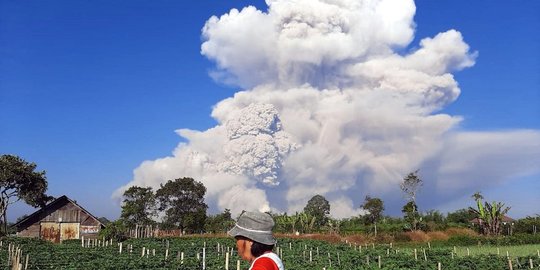 Gunung Sinabung Erupsi, Tinggi Abu Vulkanis Capai 700 Meter