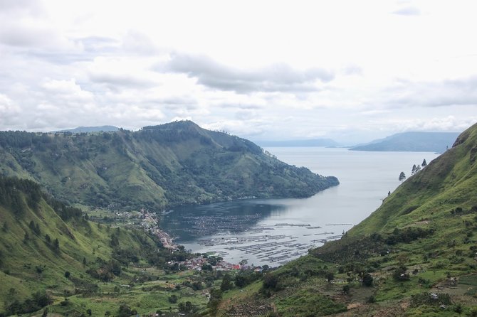 diapit bukit barisan intip pesona desa wisata haranggaol di danau toba