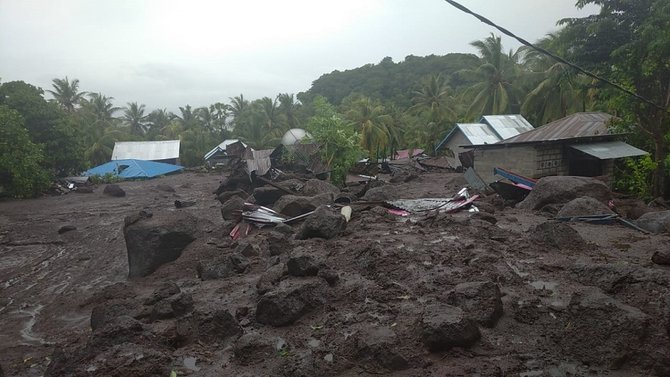 banjir bandang di desa lamanele flores timur