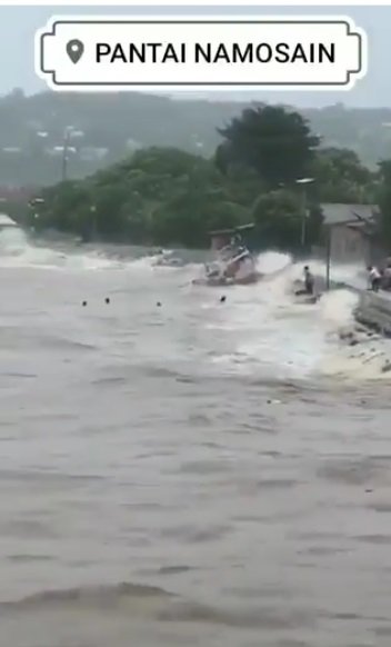 video gelombang besar di ntt