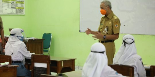 Harus Disiplin Prokes, Ini 5 Potret Ganjar Pranowo Sidak Uji Coba PTM Hari Pertama