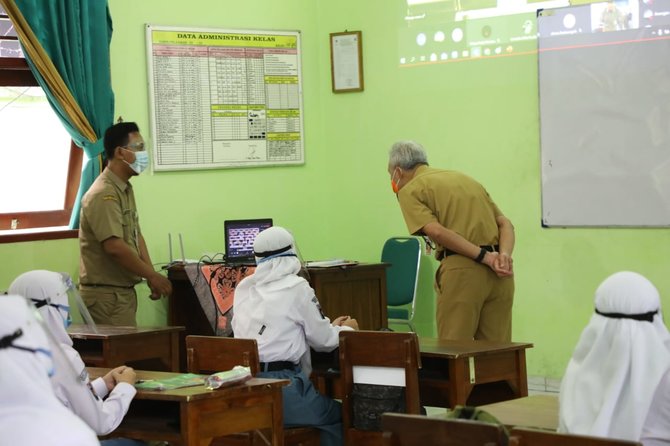 ganjar pranowo tinjau pembelajaran tatap muka