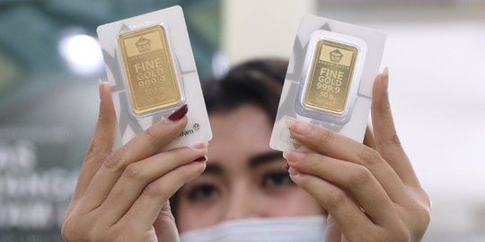 Turun Lagi, Harga Emas Dibanderol Rp920.000 per Gram