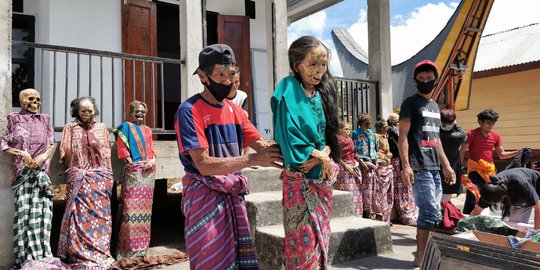 Ritual Ma'nene, Suka Duka Mengganti Pakaian Mayat di Toraja