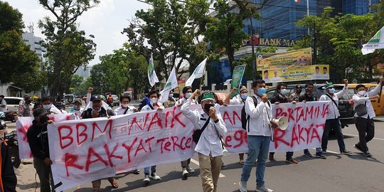 Puluhan Mahasiswa Protes Kenaikan BBM Nonsubsidi di Sumut