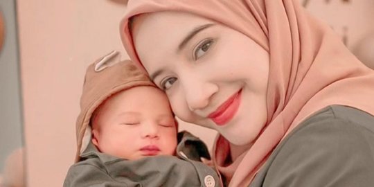 5 Potret Terbaru Baby Ukkasya Anak Zaskia dan Irwansyah, Ganteng Banget